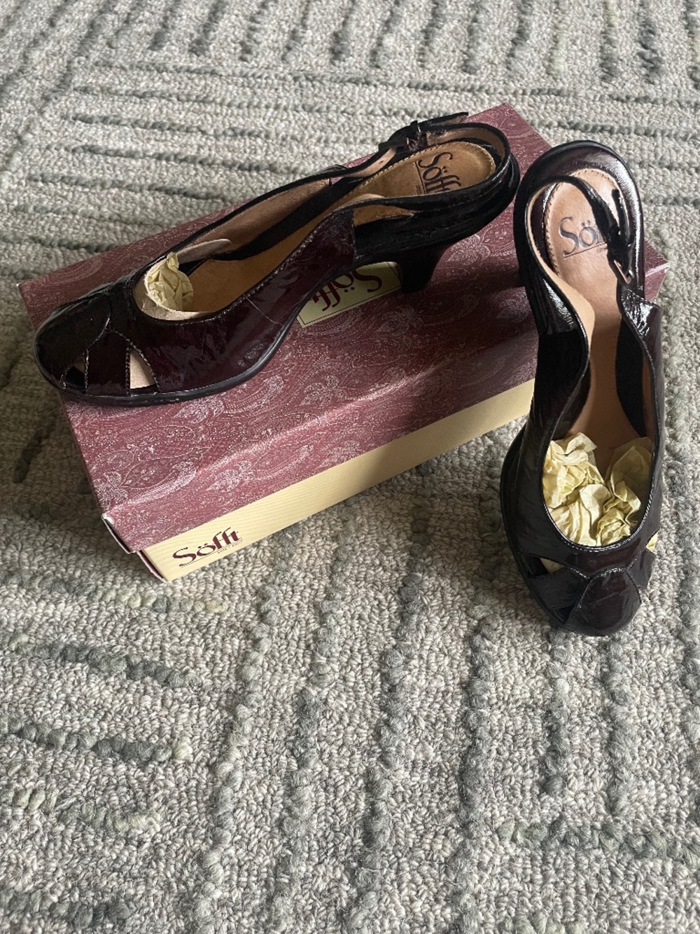Sofft Sz 8 Dark Brown Patent slingback heels